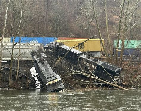 Three-train NS accident in Pennsylvania sends locomotives into Lehigh River - Trains