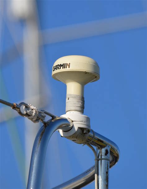 Replacing a defective GPS antenna - Digital Yacht News