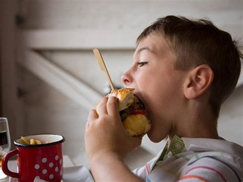 Investigating the causes of overeating in children and its solution – GreenBHL