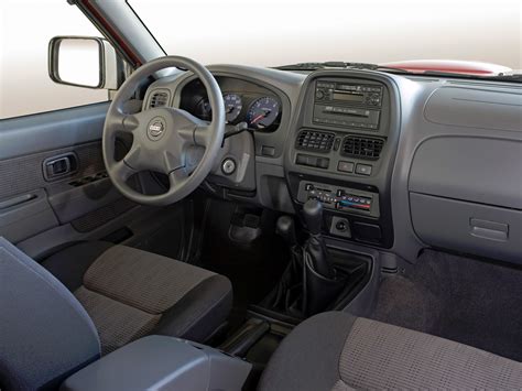 Nissan NP-300 (D22) цена и характеристики, фотографии и обзор