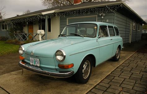 OLD PARKED CARS.: 1972 Volkswagen Type 3 Wagon.