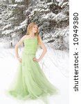 women-dress-in-snowy-winter-setting image - Free stock photo - Public ...