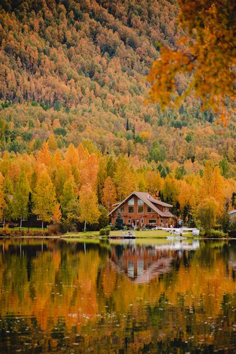 A fall cabin on Mirror Lake in Alaska – Building Gallery