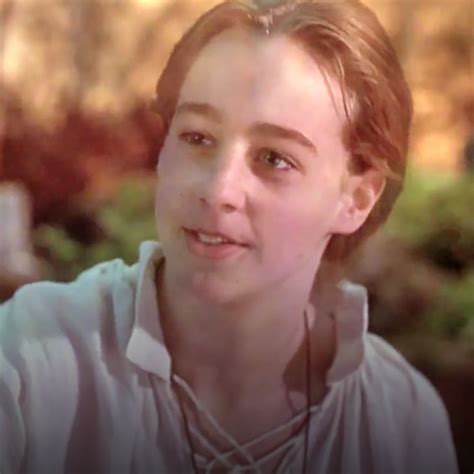 Here's What Thackery Binx From Hocus Pocus Looks Like Now - E! Online - UK