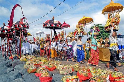 Culture and Traditions of Indonesia: What’s Amazing There? | Blurbgeek