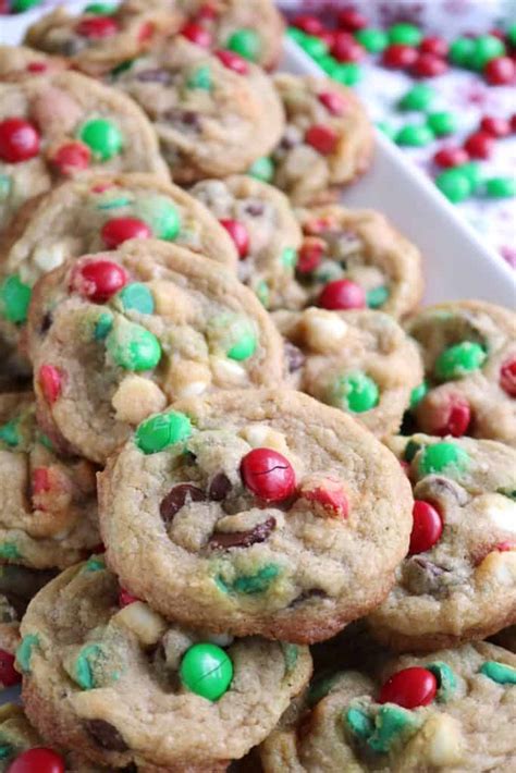 Chewy Holiday M&M Chocolate Chip Cookies | The Spiffy Cookie