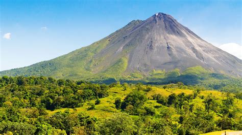 La leyenda del volcán Arenal, en Costa Rica | Visit costa rica, Places to travel, Hot springs