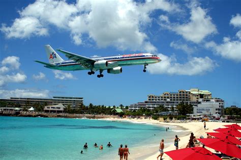 File:American 757 on final approach at St Maarten Airport.jpg - Wikipedia