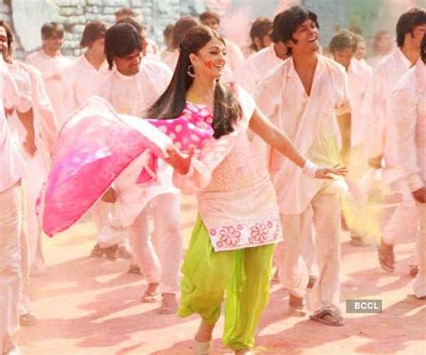 'Holi khele Raghuveera' from 'Baghban' (2003) Sung by Amitabh Bachchan, Alka Yagnik, Udit ...