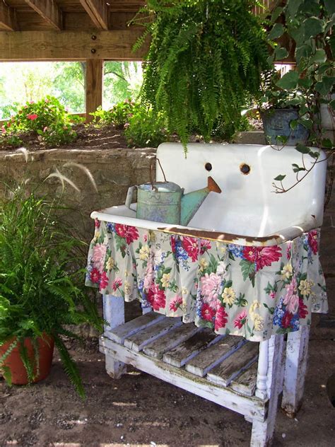 34 Best Vintage Garden Decor Ideas and Designs for 2017