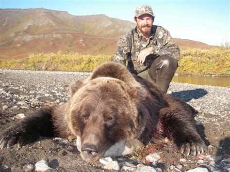 Alaska Brown Bear Hunt - HuntingAgent.com