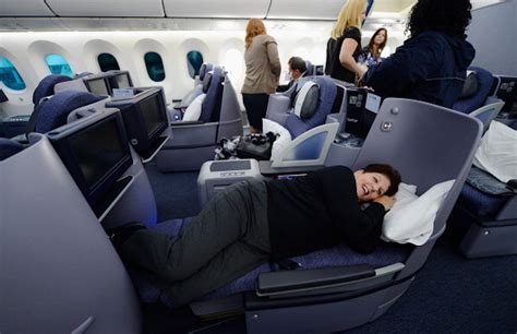 United Airlines to test lie-flat seats aboard certain 737 MAX 10s ...