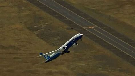 VIDEO: Boeing 787-9 Dreamliner's Near Vertical Takeoff! - 73945