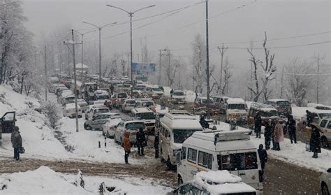 MeT issues advisory in Kashmir amid heavy snowfall forecast - Greater ...