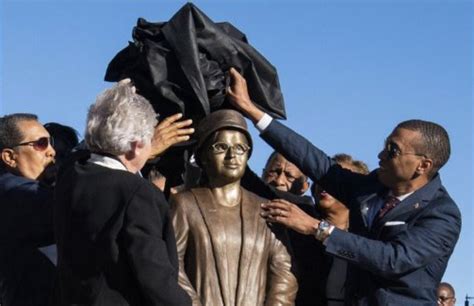 Montgomery, Alabama Honors Rosa Parks With A Statue – BOTWC