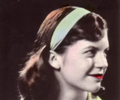 Sylvia Plath Biography – Childhood, Facts & Family Life of Poet ...