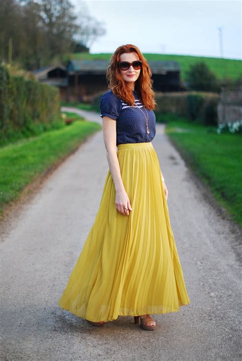 How to Wear a Maxi Skirt | Style Wile