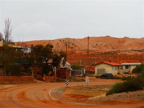 Dunnies, Dugouts and Dirt at Andamooka, South Australia