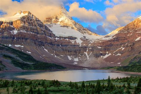 Lake Magog Hike via Bryant Creek + Wonder Pass | Outdoor Project