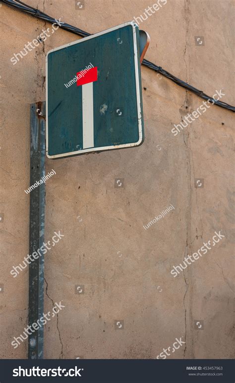 Dead End Sign On Grey Concrete Stock Photo 453457963 | Shutterstock