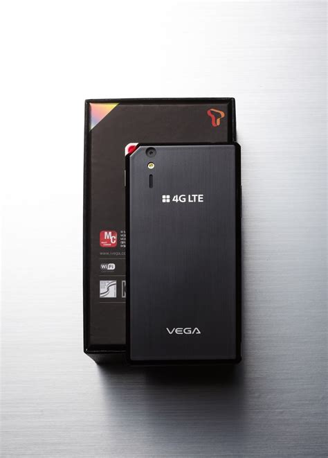 Pantech VEGA IRON Smartphone Packaging on Packaging of the World ...