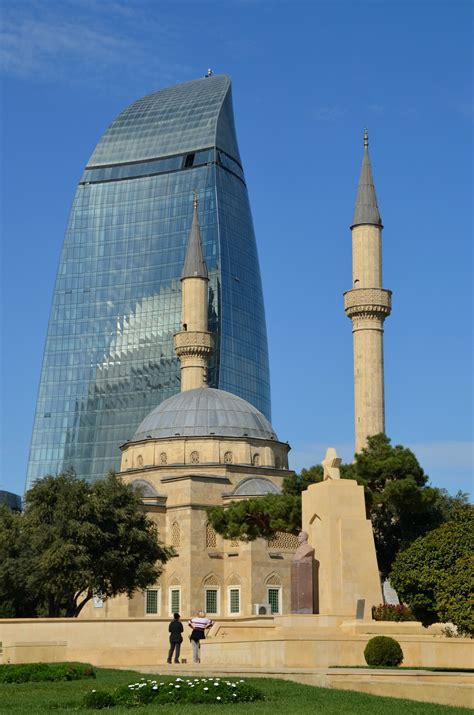 Baku, Azerbaijan - Flame towers et mosquée turque | Azerbaijan travel ...