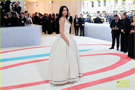 Co-Chair Dua Lipa Arrives in Vintage Chanel at the Met Gala 2023: Photo ...