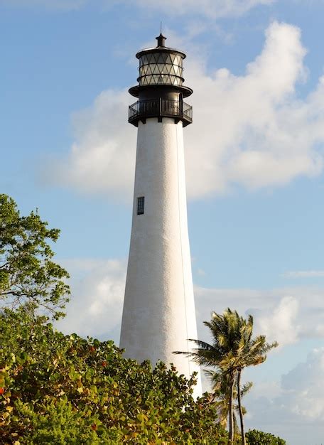 Premium Photo | Cape florida lighthouse in bill baggs