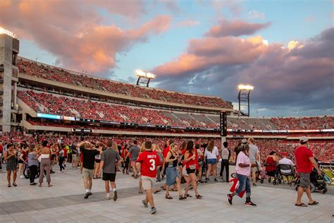 Georgia Bulldogs Unveil HOK-Designed Renovations at Sanford Stadium - HOK