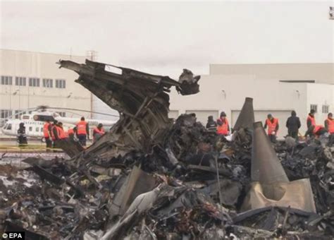 Video shows Boeing 737 plane crash in Russia killing 50 people | Daily Mail Online