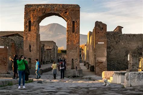 How to Visit Pompeii and Mount Vesuvius in One Day - Our Escape Clause