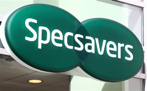 Big Issue vendors offered free eye tests by Specsavers | Evening Standard