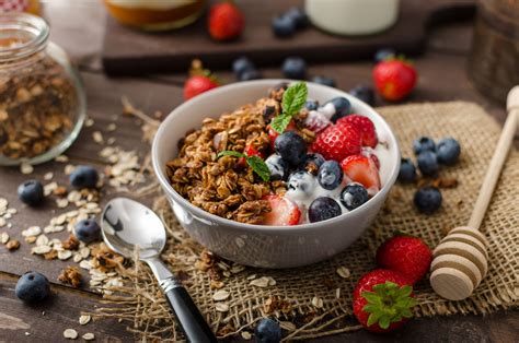 GRANOLA, FRUIT & YOGURT WITH HONEY - Brookfields