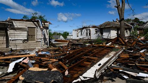 South Carolina tornado damage adds to coronavirus quarantine stress