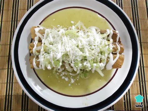 Flautas de pollo en salsa verde - Fácil