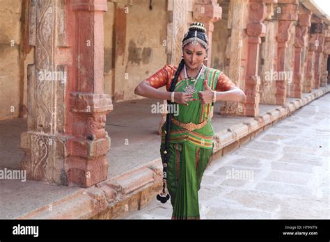 Dance forms of andhra pradesh hi-res stock photography and images - Alamy