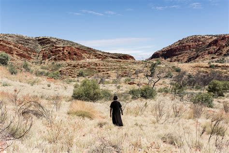 A Photographic Odyssey in the Australian Outback - The New York Times