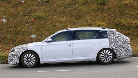 New 2023 Skoda Superb spotted disguised as current model - Automotive Daily