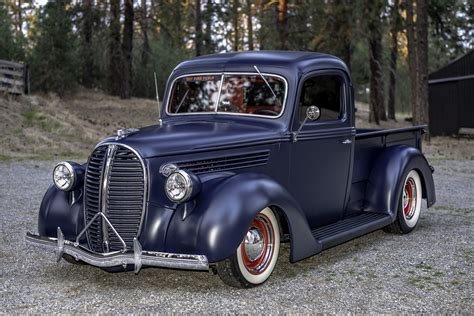 1937 FORD CUSTOM PICKUP