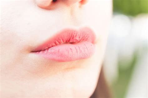 How To Exfoliate Lips The Right Way: DIY Tips And Benefits