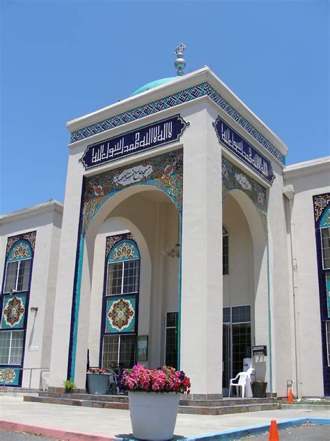 Masjid Abu Bakr Al-Siddiq | Entrance portico | Archnet