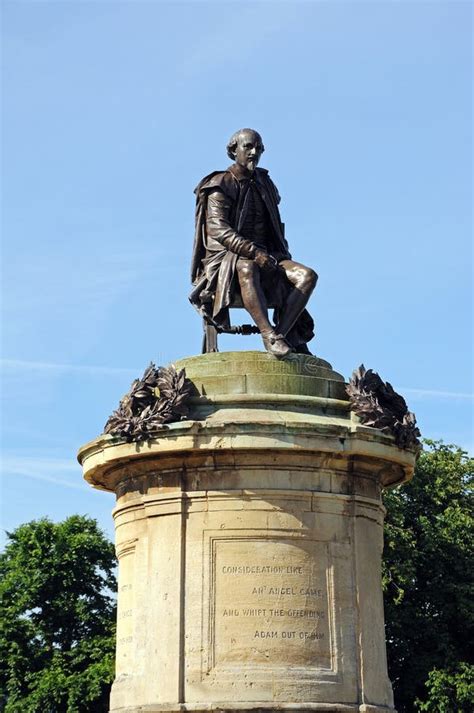 Shakespeare Statue, Stratford-upon-Avon. Stock Image - Image of england, statues: 42321901