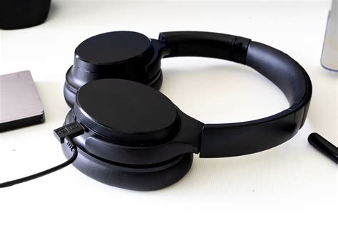 Can You Use Bluetooth Headphones on an Airplane? | SoundGearLab