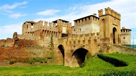 10 beautiful medieval castles in Northern Italy you must visit ...