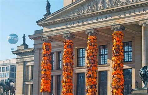 Ai Weiwei Covers the Berlin Concert Hall in 14,000 Refugee Life Jackets ...