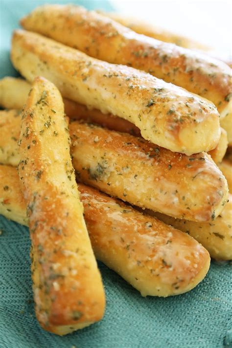 Fluffy Garlic Butter Breadsticks | Recipe | Homemade breadsticks, Homemade recipes, Recipes