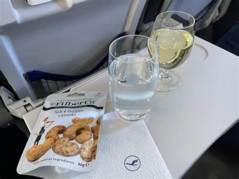 Review: Lufthansa A320neo Business Class - Live and Let's Fly