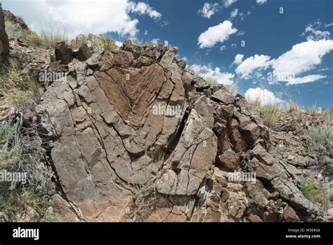 Syncline rock hi-res stock photography and images - Alamy