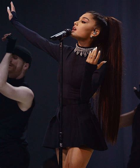 Ariana Grande Is Trying Out A Very Different Ponytail | Ariana grande ...