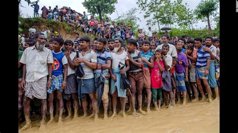 Photos: Rohingya refugees flee Myanmar